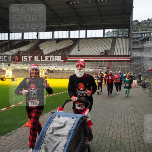 07.12.2025 - St. Pauli X-Mass-Run No. 15 Fabian Wolf http://msf.ph/oto/9397686 07.12.2025 10:46:31 Ziel 153, 221, 479, 485, 639, 641, 914, 917, 921, 1040, 1043, 1242, 2092, 2303, 2306, 2536, 2960, 2965, 2998, 3001, 4589 meine-sportfotos.de