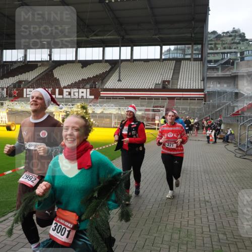 07.12.2025 - St. Pauli X-Mass-Run No. 15 Fabian Wolf http://msf.ph/oto/9397697 07.12.2025 10:46:34 Ziel 58, 221, 479, 485, 639, 641, 914, 917, 921, 1040, 1043, 1242, 2092, 2303, 2306, 2488, 2536, 2960, 2965, 2998, 3001, 4589 meine-sportfotos.de