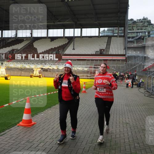 07.12.2025 - St. Pauli X-Mass-Run No. 15 Fabian Wolf http://msf.ph/oto/9397700 07.12.2025 10:46:35 Ziel 58, 81, 221, 479, 485, 639, 641, 921, 1040, 1043, 1242, 2092, 2303, 2306, 2488, 2536, 2960, 2965, 2998, 3001 meine-sportfotos.de