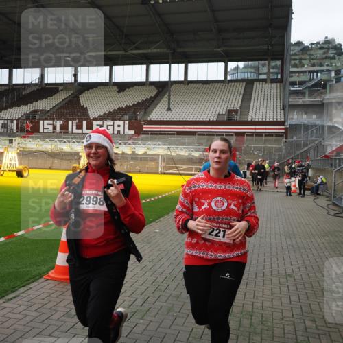 07.12.2025 - St. Pauli X-Mass-Run No. 15 Fabian Wolf http://msf.ph/oto/9397702 07.12.2025 10:46:35 Ziel 58, 81, 221, 479, 485, 639, 641, 921, 1040, 1043, 1242, 2092, 2303, 2306, 2488, 2536, 2960, 2965, 2998, 3001 meine-sportfotos.de