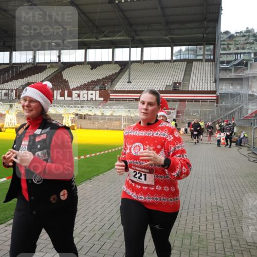 07.12.2025 - St. Pauli X-Mass-Run No. 15 Fabian Wolf http://msf.ph/oto/9397703 07.12.2025 10:46:36 Ziel 58, 81, 221, 479, 485, 639, 641, 921, 1040, 1043, 1242, 2092, 2488, 2536, 2960, 2965, 2998, 3001 meine-sportfotos.de