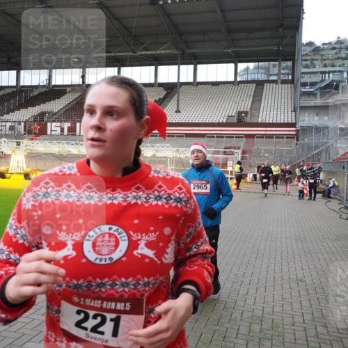 07.12.2025 - St. Pauli X-Mass-Run No. 15 Fabian Wolf http://msf.ph/oto/9397704 07.12.2025 10:46:36 Ziel 58, 81, 221, 479, 485, 639, 641, 921, 1040, 1043, 1242, 2092, 2488, 2536, 2960, 2965, 2998, 3001 meine-sportfotos.de