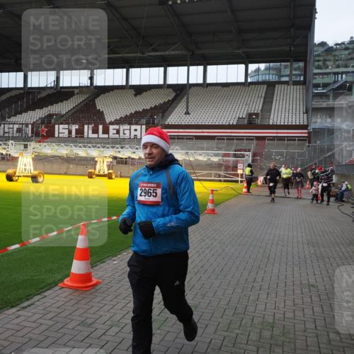 07.12.2025 - St. Pauli X-Mass-Run No. 15 Fabian Wolf http://msf.ph/oto/9397707 07.12.2025 10:46:37 Ziel 58, 81, 221, 479, 485, 639, 641, 921, 1040, 1043, 1242, 2092, 2488, 2536, 2960, 2965, 2998, 3001 meine-sportfotos.de