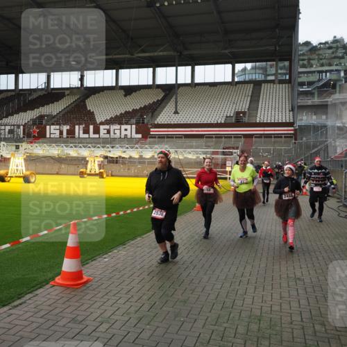 07.12.2025 - St. Pauli X-Mass-Run No. 15 Fabian Wolf http://msf.ph/oto/9397712 07.12.2025 10:46:42 Ziel 58, 81, 221, 485, 921, 1242, 2488, 2536, 2965, 2989, 2993, 2998, 3001 meine-sportfotos.de