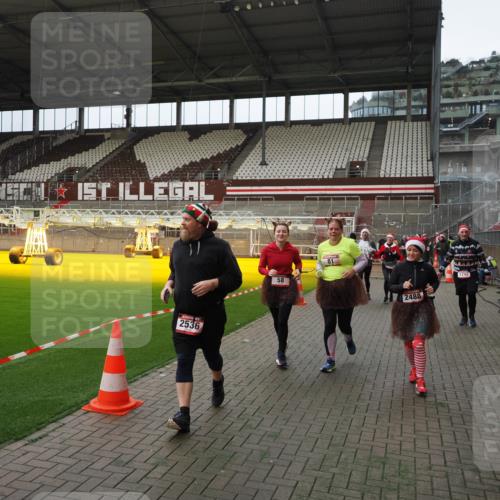 07.12.2025 - St. Pauli X-Mass-Run No. 15 Fabian Wolf http://msf.ph/oto/9397715 07.12.2025 10:46:43 Ziel 58, 81, 221, 921, 1242, 2488, 2536, 2965, 2989, 2993, 2998, 3001 meine-sportfotos.de