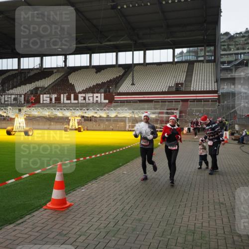 07.12.2025 - St. Pauli X-Mass-Run No. 15 Fabian Wolf http://msf.ph/oto/9397722 07.12.2025 10:46:45 Ziel 58, 81, 221, 921, 1242, 2488, 2536, 2965, 2989, 2993, 2998, 3001, 4593 meine-sportfotos.de