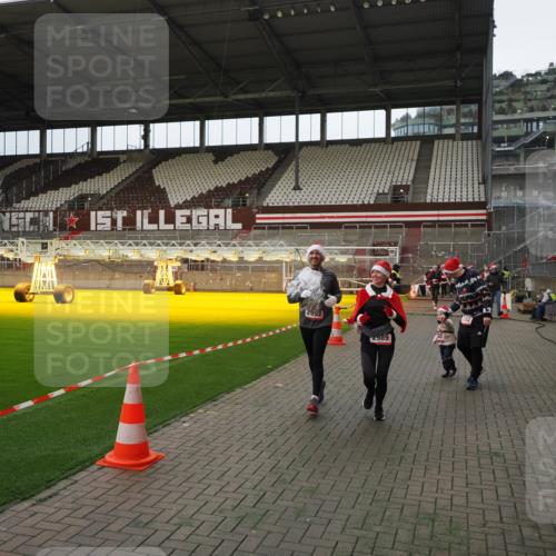 07.12.2025 - St. Pauli X-Mass-Run No. 15 Fabian Wolf http://msf.ph/oto/9397723 07.12.2025 10:46:45 Ziel 58, 81, 221, 921, 1242, 2488, 2536, 2965, 2989, 2993, 2998, 3001, 4593 meine-sportfotos.de