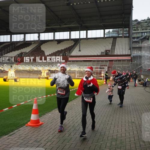 07.12.2025 - St. Pauli X-Mass-Run No. 15 Fabian Wolf http://msf.ph/oto/9397727 07.12.2025 10:46:46 Ziel 58, 81, 221, 921, 1242, 2488, 2536, 2965, 2989, 2993, 3001, 4593 meine-sportfotos.de