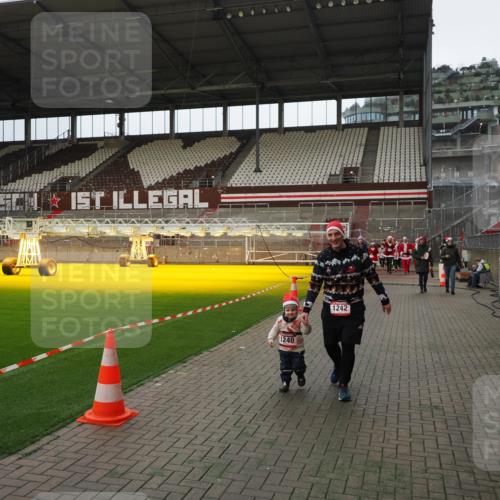 07.12.2025 - St. Pauli X-Mass-Run No. 15 Fabian Wolf http://msf.ph/oto/9397731 07.12.2025 10:46:48 Ziel 58, 81, 823, 2488, 2536, 2989, 2993, 4593 meine-sportfotos.de