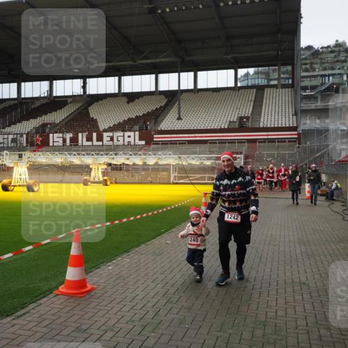 07.12.2025 - St. Pauli X-Mass-Run No. 15 Fabian Wolf http://msf.ph/oto/9397732 07.12.2025 10:46:48 Ziel 58, 81, 823, 2488, 2536, 2989, 2993, 4593 meine-sportfotos.de