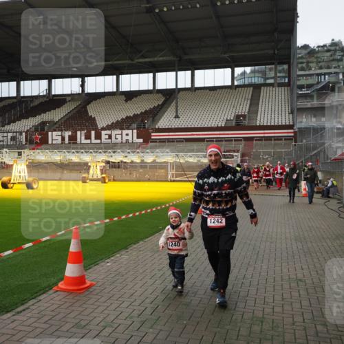 07.12.2025 - St. Pauli X-Mass-Run No. 15 Fabian Wolf http://msf.ph/oto/9397734 07.12.2025 10:46:48 Ziel 58, 81, 823, 2488, 2536, 2989, 2993, 4593 meine-sportfotos.de