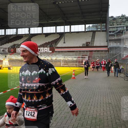 07.12.2025 - St. Pauli X-Mass-Run No. 15 Fabian Wolf http://msf.ph/oto/9397739 07.12.2025 10:46:50 Ziel 58, 81, 821, 823, 824, 1359, 1362, 1872, 1875, 2488, 2536, 2989, 2993, 4593 meine-sportfotos.de