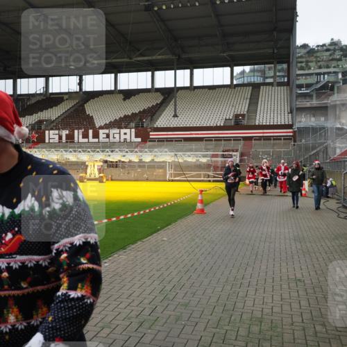 07.12.2025 - St. Pauli X-Mass-Run No. 15 Fabian Wolf http://msf.ph/oto/9397741 07.12.2025 10:46:50 Ziel 58, 81, 821, 823, 824, 1359, 1362, 1872, 1875, 2488, 2536, 2989, 2993, 4593 meine-sportfotos.de