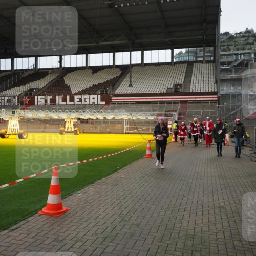 07.12.2025 - St. Pauli X-Mass-Run No. 15 Fabian Wolf http://msf.ph/oto/9397742 07.12.2025 10:46:51 Ziel 58, 81, 821, 823, 824, 1359, 1362, 1747, 1872, 1875, 2488, 2536, 2989, 2993, 4593 meine-sportfotos.de