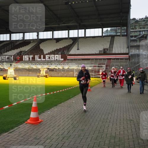 07.12.2025 - St. Pauli X-Mass-Run No. 15 Fabian Wolf http://msf.ph/oto/9397744 07.12.2025 10:46:52 Ziel 58, 81, 821, 823, 824, 1359, 1362, 1747, 1872, 1875, 2488, 2989, 2993, 4593 meine-sportfotos.de