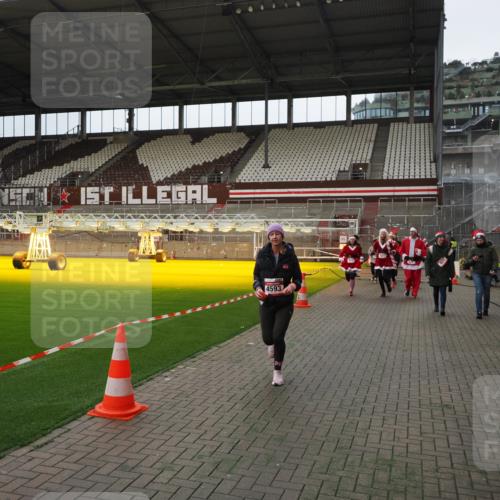 07.12.2025 - St. Pauli X-Mass-Run No. 15 Fabian Wolf http://msf.ph/oto/9397745 07.12.2025 10:46:53 Ziel 58, 81, 821, 823, 824, 1359, 1362, 1747, 1872, 1875, 2488, 2989, 2993, 4593 meine-sportfotos.de