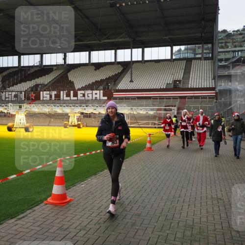 07.12.2025 - St. Pauli X-Mass-Run No. 15 Fabian Wolf http://msf.ph/oto/9397748 07.12.2025 10:46:53 Ziel 58, 81, 821, 823, 824, 1359, 1362, 1747, 1872, 1875, 2488, 2989, 2993, 4593 meine-sportfotos.de