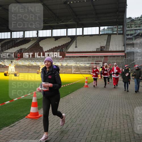 07.12.2025 - St. Pauli X-Mass-Run No. 15 Fabian Wolf http://msf.ph/oto/9397750 07.12.2025 10:46:54 Ziel 58, 81, 821, 823, 824, 1359, 1362, 1747, 1750, 1872, 1875, 2488, 2989, 2993, 4593 meine-sportfotos.de