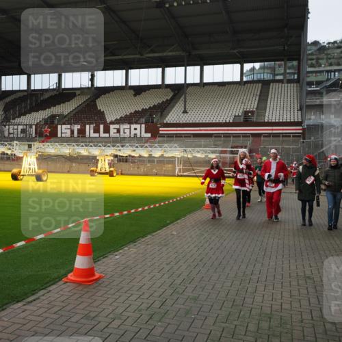07.12.2025 - St. Pauli X-Mass-Run No. 15 Fabian Wolf http://msf.ph/oto/9397755 07.12.2025 10:46:55 Ziel 81, 821, 823, 824, 1359, 1362, 1747, 1750, 1872, 1875, 2989, 2993, 3123, 4593 meine-sportfotos.de