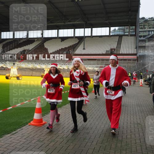 07.12.2025 - St. Pauli X-Mass-Run No. 15 Fabian Wolf http://msf.ph/oto/9397764 07.12.2025 10:46:57 Ziel 231, 821, 823, 824, 1359, 1362, 1747, 1750, 1872, 1875, 2957, 2989, 2993, 3123, 4593 meine-sportfotos.de