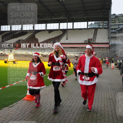 07.12.2025 - St. Pauli X-Mass-Run No. 15 Fabian Wolf http://msf.ph/oto/9397765 07.12.2025 10:46:57 Ziel 231, 821, 823, 824, 1359, 1362, 1747, 1750, 1872, 1875, 2957, 2989, 2993, 3123, 4593 meine-sportfotos.de