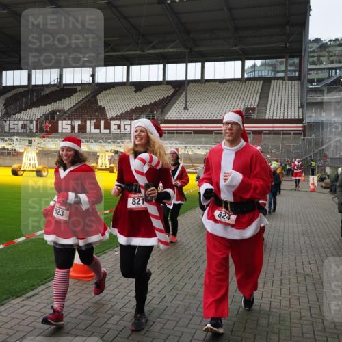 07.12.2025 - St. Pauli X-Mass-Run No. 15 Fabian Wolf http://msf.ph/oto/9397766 07.12.2025 10:46:57 Ziel 231, 821, 823, 824, 1359, 1362, 1747, 1750, 1872, 1875, 2957, 2989, 2993, 3123, 4593 meine-sportfotos.de