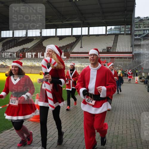 07.12.2025 - St. Pauli X-Mass-Run No. 15 Fabian Wolf http://msf.ph/oto/9397767 07.12.2025 10:46:58 Ziel 231, 821, 823, 824, 1359, 1362, 1747, 1750, 1872, 1875, 2957, 2989, 2993, 3123, 4593 meine-sportfotos.de