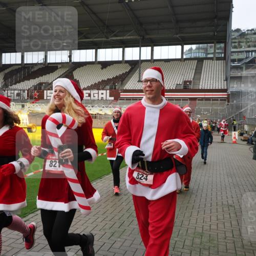 07.12.2025 - St. Pauli X-Mass-Run No. 15 Fabian Wolf http://msf.ph/oto/9397768 07.12.2025 10:46:58 Ziel 231, 821, 823, 824, 1359, 1362, 1747, 1750, 1872, 1875, 2957, 2989, 2993, 3123, 4593 meine-sportfotos.de