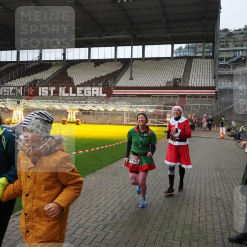07.12.2025 - St. Pauli X-Mass-Run No. 15 Fabian Wolf http://msf.ph/oto/9397784 07.12.2025 10:47:04 Ziel 231, 821, 823, 824, 1359, 1362, 1747, 1750, 1872, 1875, 2115, 2957, 3029, 3123, 4593 meine-sportfotos.de