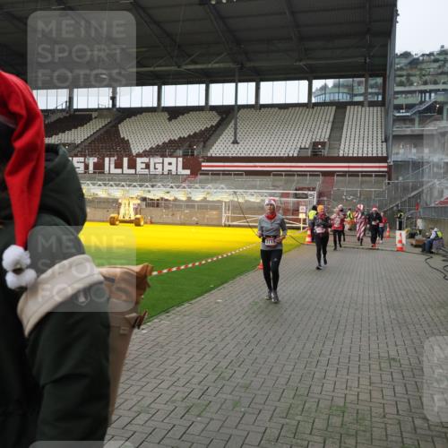 07.12.2025 - St. Pauli X-Mass-Run No. 15 Fabian Wolf http://msf.ph/oto/9397792 07.12.2025 10:47:07 Ziel 231, 821, 823, 824, 1171, 1359, 1362, 1747, 1750, 1819, 1872, 1875, 2115, 2957, 3029, 3123, 3344 meine-sportfotos.de