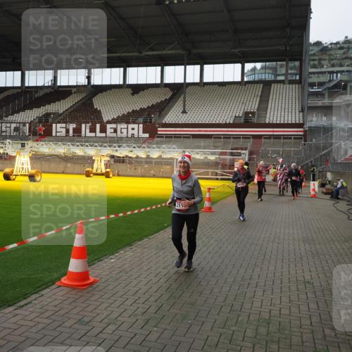 07.12.2025 - St. Pauli X-Mass-Run No. 15 Fabian Wolf http://msf.ph/oto/9397795 07.12.2025 10:47:08 Ziel 231, 821, 823, 824, 1171, 1359, 1362, 1747, 1750, 1819, 1872, 1875, 2115, 2200, 2957, 3029, 3123, 3344 meine-sportfotos.de
