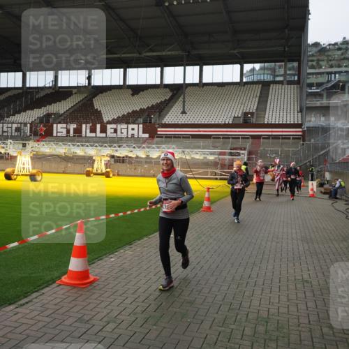 07.12.2025 - St. Pauli X-Mass-Run No. 15 Fabian Wolf http://msf.ph/oto/9397796 07.12.2025 10:47:09 Ziel 231, 821, 824, 1171, 1359, 1362, 1747, 1750, 1819, 1872, 1875, 2115, 2200, 2684, 2957, 3029, 3123, 3344 meine-sportfotos.de
