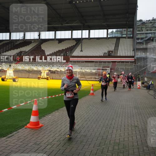 07.12.2025 - St. Pauli X-Mass-Run No. 15 Fabian Wolf http://msf.ph/oto/9397797 07.12.2025 10:47:09 Ziel 231, 821, 824, 1171, 1359, 1362, 1747, 1750, 1819, 1872, 1875, 2115, 2200, 2684, 2957, 3029, 3123, 3344 meine-sportfotos.de