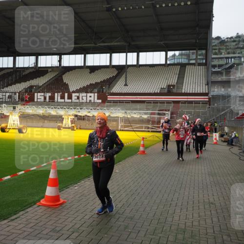 07.12.2025 - St. Pauli X-Mass-Run No. 15 Fabian Wolf http://msf.ph/oto/9397799 07.12.2025 10:47:11 Ziel 231, 1171, 1747, 1750, 1819, 2115, 2200, 2683, 2684, 2957, 3029, 3123, 3344 meine-sportfotos.de
