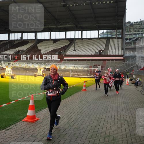 07.12.2025 - St. Pauli X-Mass-Run No. 15 Fabian Wolf http://msf.ph/oto/9397800 07.12.2025 10:47:11 Ziel 231, 1171, 1747, 1750, 1819, 2115, 2200, 2683, 2684, 2957, 3029, 3123, 3344 meine-sportfotos.de