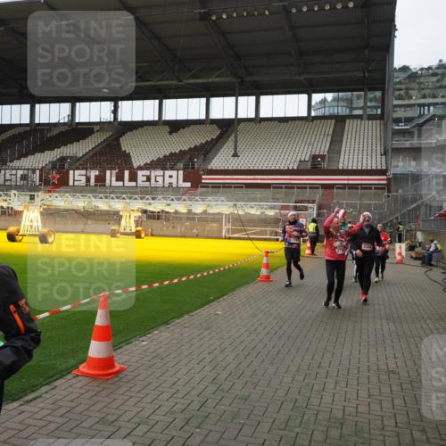 07.12.2025 - St. Pauli X-Mass-Run No. 15 Fabian Wolf http://msf.ph/oto/9397804 07.12.2025 10:47:12 Ziel 231, 1171, 1750, 1819, 2115, 2200, 2683, 2684, 2957, 3029, 3123, 3344 meine-sportfotos.de
