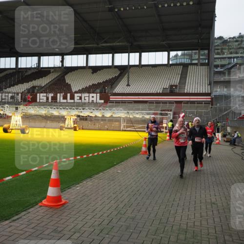 07.12.2025 - St. Pauli X-Mass-Run No. 15 Fabian Wolf http://msf.ph/oto/9397805 07.12.2025 10:47:13 Ziel 231, 1171, 1750, 1819, 2115, 2200, 2683, 2684, 2957, 3029, 3123, 3344 meine-sportfotos.de