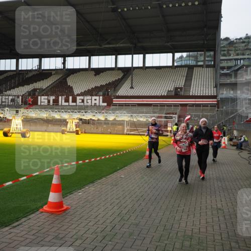 07.12.2025 - St. Pauli X-Mass-Run No. 15 Fabian Wolf http://msf.ph/oto/9397806 07.12.2025 10:47:13 Ziel 231, 1171, 1750, 1819, 2115, 2200, 2683, 2684, 2957, 3029, 3123, 3344 meine-sportfotos.de