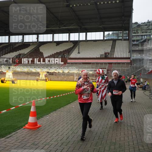 07.12.2025 - St. Pauli X-Mass-Run No. 15 Fabian Wolf http://msf.ph/oto/9397810 07.12.2025 10:47:14 Ziel 231, 1171, 1750, 1819, 2115, 2200, 2683, 2684, 2957, 3029, 3123, 3344 meine-sportfotos.de