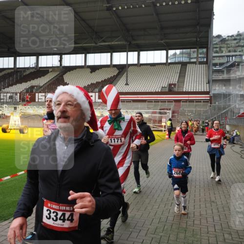 07.12.2025 - St. Pauli X-Mass-Run No. 15 Fabian Wolf http://msf.ph/oto/9397819 07.12.2025 10:47:16 Ziel 231, 1171, 1819, 2115, 2200, 2683, 2684, 2957, 3029, 3344 meine-sportfotos.de