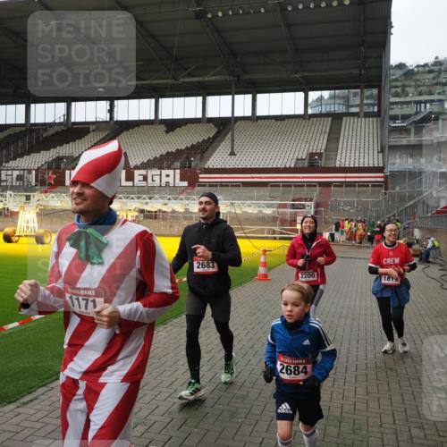 07.12.2025 - St. Pauli X-Mass-Run No. 15 Fabian Wolf http://msf.ph/oto/9397822 07.12.2025 10:47:17 Ziel 231, 1171, 1819, 2115, 2200, 2683, 2684, 3029, 3344 meine-sportfotos.de
