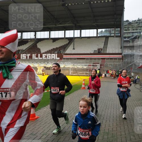 07.12.2025 - St. Pauli X-Mass-Run No. 15 Fabian Wolf http://msf.ph/oto/9397823 07.12.2025 10:47:17 Ziel 231, 1171, 1819, 2115, 2200, 2683, 2684, 3029, 3344 meine-sportfotos.de