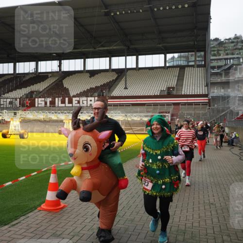 07.12.2025 - St. Pauli X-Mass-Run No. 15 Fabian Wolf http://msf.ph/oto/9397833 07.12.2025 10:47:26 Ziel 60, 78, 309, 522, 523, 1171, 1182, 1819, 1847, 1848, 1863, 2200, 2683, 2684, 3101, 3102, 3104, 3105, 3360, 4853, 4868, 4869 meine-sportfotos.de