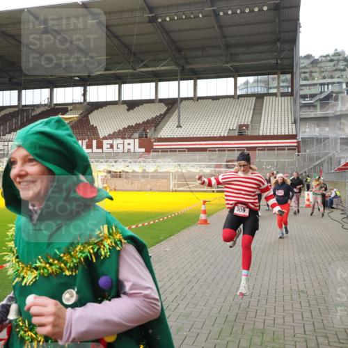 07.12.2025 - St. Pauli X-Mass-Run No. 15 Fabian Wolf http://msf.ph/oto/9397837 07.12.2025 10:47:27 Ziel 60, 78, 309, 522, 523, 1182, 1819, 1847, 1848, 1863, 2200, 2683, 2684, 3101, 3102, 3104, 3105, 3360, 4853, 4868, 4869 meine-sportfotos.de