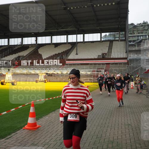 07.12.2025 - St. Pauli X-Mass-Run No. 15 Fabian Wolf http://msf.ph/oto/9397841 07.12.2025 10:47:28 Ziel 60, 78, 309, 522, 523, 1182, 1847, 1848, 1863, 2200, 2683, 2684, 3101, 3102, 3104, 3105, 3360, 4853, 4868, 4869 meine-sportfotos.de