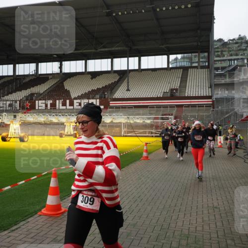 07.12.2025 - St. Pauli X-Mass-Run No. 15 Fabian Wolf http://msf.ph/oto/9397842 07.12.2025 10:47:28 Ziel 60, 78, 309, 522, 523, 1182, 1847, 1848, 1863, 2200, 2683, 2684, 3101, 3102, 3104, 3105, 3360, 4853, 4868, 4869 meine-sportfotos.de