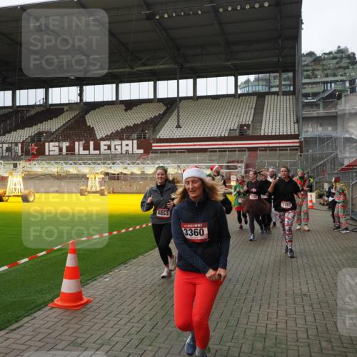 07.12.2025 - St. Pauli X-Mass-Run No. 15 Fabian Wolf http://msf.ph/oto/9397846 07.12.2025 10:47:30 Ziel 60, 78, 309, 522, 523, 1182, 1847, 1848, 1863, 2683, 3101, 3102, 3104, 3105, 3360, 4853, 4868, 4869 meine-sportfotos.de