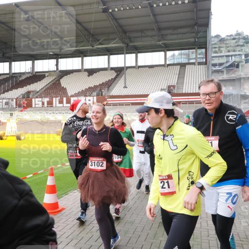 07.12.2025 - St. Pauli X-Mass-Run No. 15 Fabian Wolf http://msf.ph/oto/9397853 07.12.2025 10:47:33 Ziel 60, 78, 309, 522, 523, 1182, 1847, 1848, 1863, 2690, 3101, 3102, 3104, 3105, 3360, 4853, 4868, 4869 meine-sportfotos.de