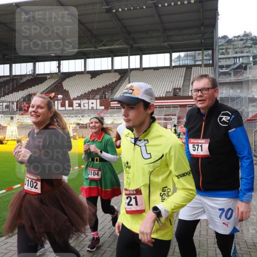 07.12.2025 - St. Pauli X-Mass-Run No. 15 Fabian Wolf http://msf.ph/oto/9397855 07.12.2025 10:47:34 Ziel 60, 78, 309, 522, 523, 1182, 1847, 1848, 1863, 2690, 3101, 3102, 3104, 3105, 3360, 4615, 4618, 4853, 4868, 4869 meine-sportfotos.de