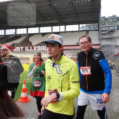 07.12.2025 - St. Pauli X-Mass-Run No. 15 Fabian Wolf http://msf.ph/oto/9397856 07.12.2025 10:47:34 Ziel 60, 78, 309, 522, 523, 1182, 1847, 1848, 1863, 2690, 3101, 3102, 3104, 3105, 3360, 4615, 4618, 4853, 4868, 4869 meine-sportfotos.de